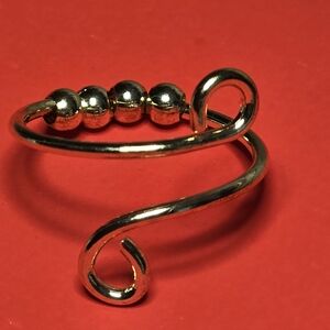 Elegant Gold Swirl Ring